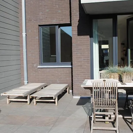 Modern, Gezellig Met Ruim Terras In Apartment *