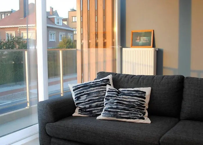 Modern, Gezellig Met Ruim Terras En Garage In *